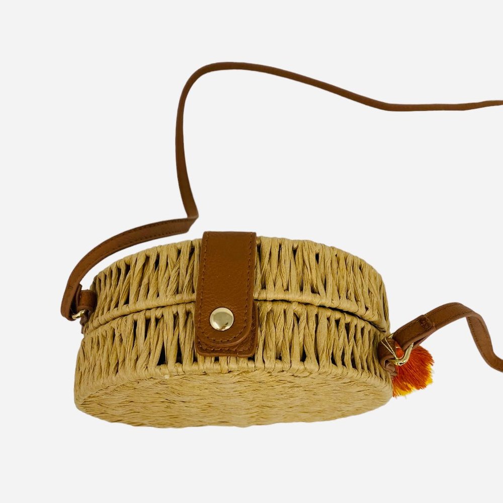 ✨ Just In ✨ Canteen Style Crossbody with Accent Tassel - Picture 5 of 6